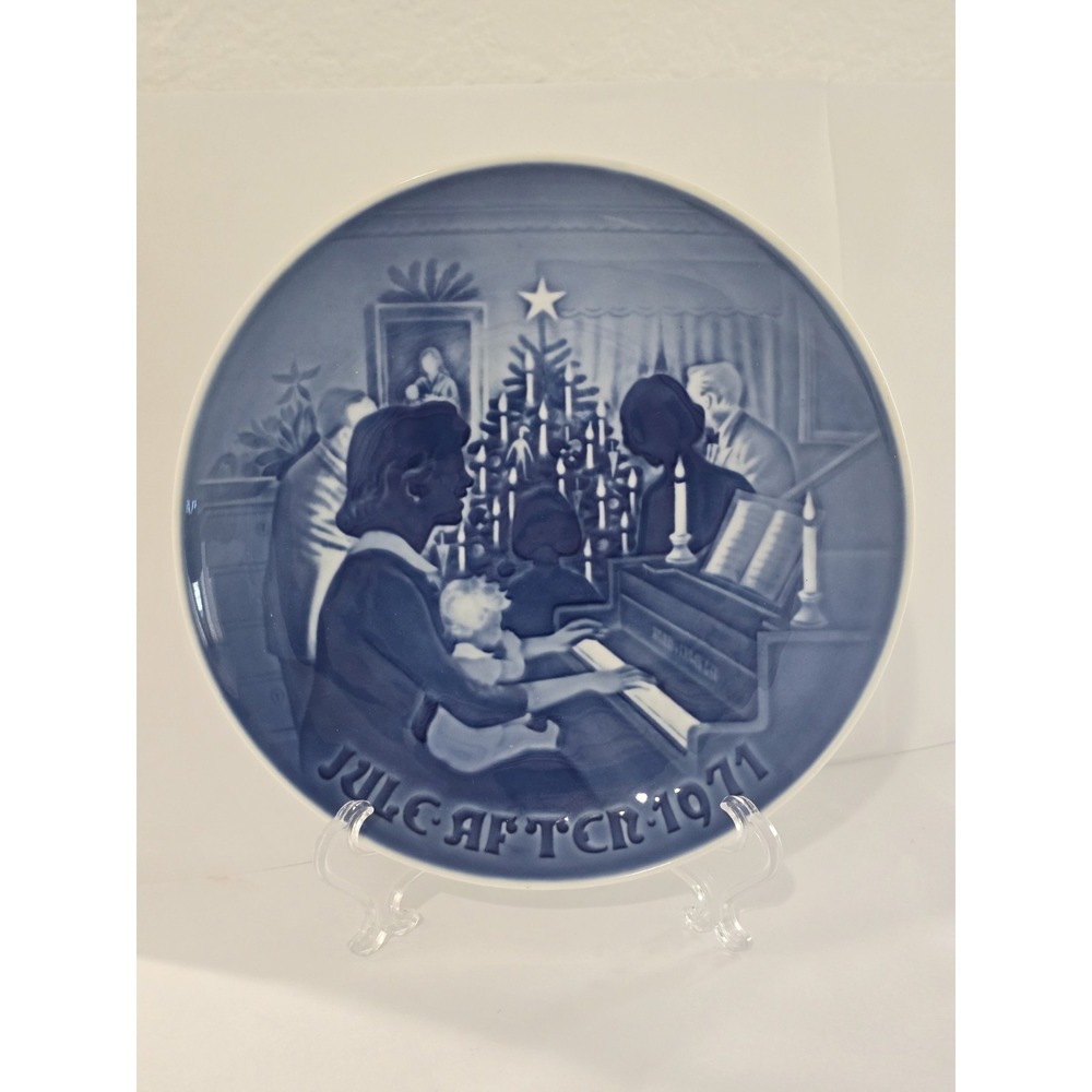 1971 Bing & Grondahl Annual Ceramic Plate - Christmas at Home Vintage Blue